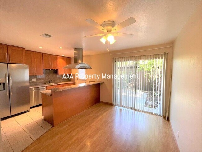 Building Photo - 1861 Olmo Way