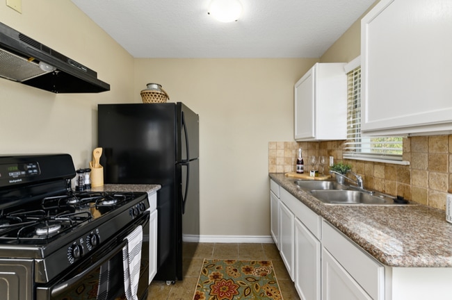 Building Photo - 115 Arbor St