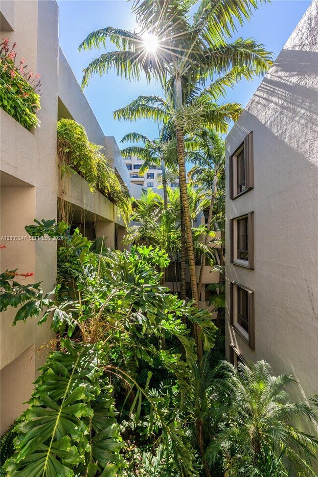 Building Photo - 251 Crandon Blvd