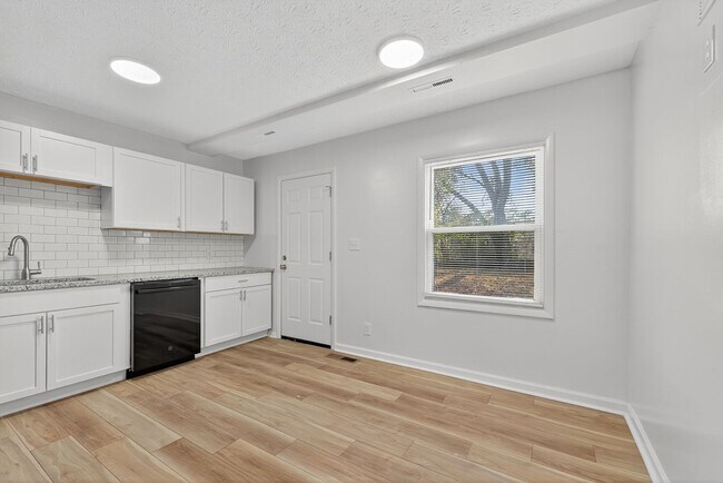 Building Photo - Newly Renovated 3 Bedroom Home for Rent wi...