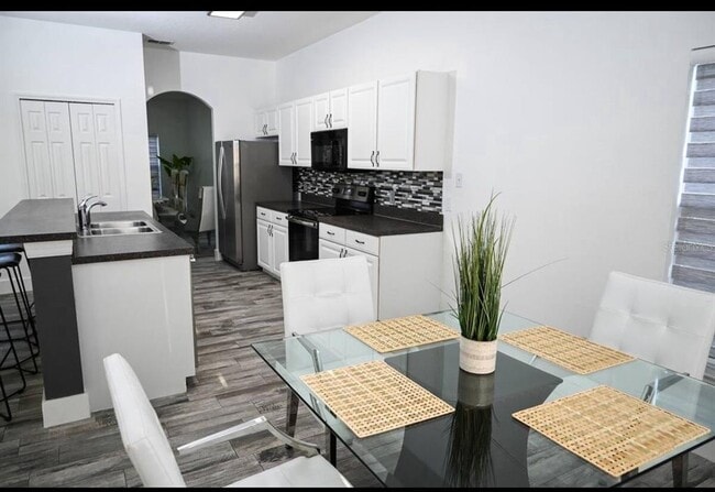 Building Photo - 4733 Cumbrian Lakes Dr