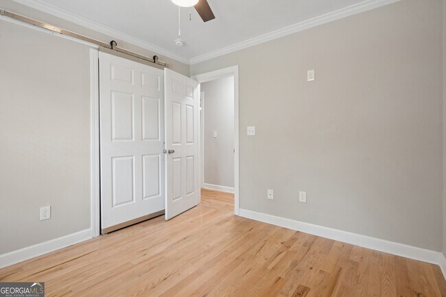 Building Photo - 1335 E Washington Ave