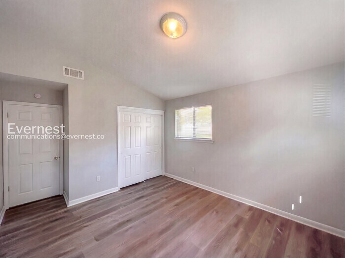 Building Photo - 8694 Yorktown Dr