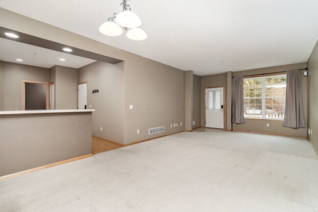 Building Photo - 2 Bed | 2 Bath in The Lakes of Blaine