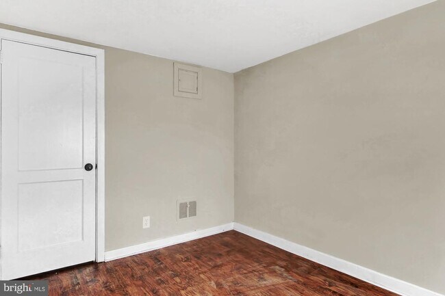Building Photo - 1466 S 13th St