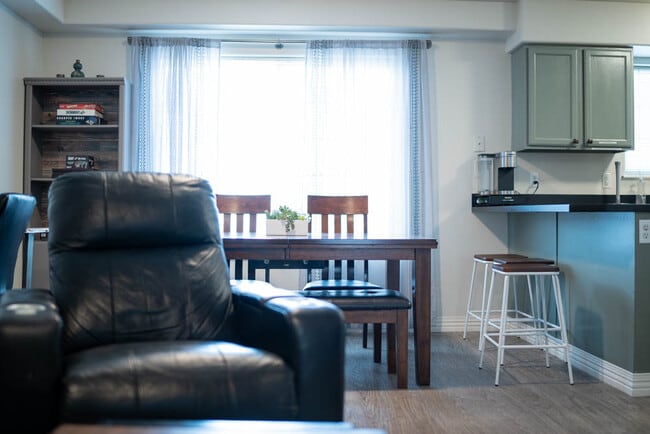 Building Photo - 6903 Gold Kings Ave