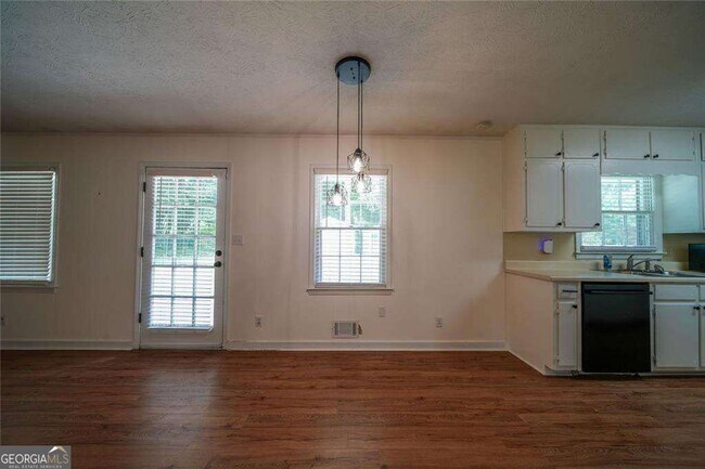 Building Photo - 2168 Cannon Hill Rd SW