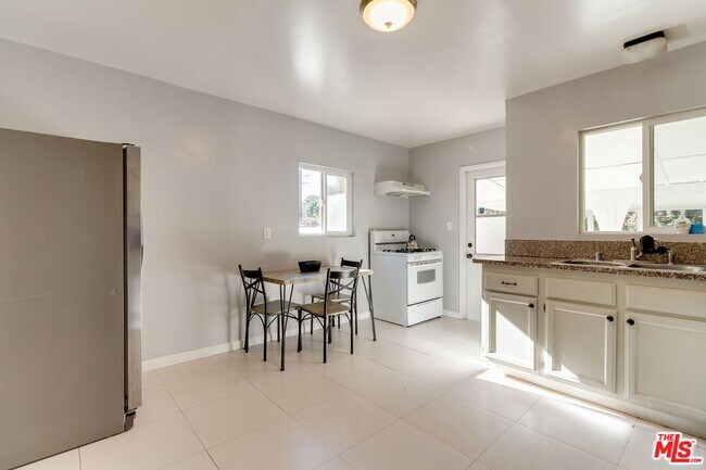 Building Photo - 6659 Amigo Ave