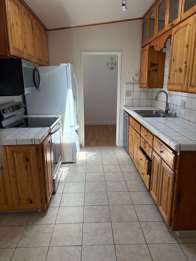 Building Photo - Beautiful 4 bedroom 2 bath home in Newark