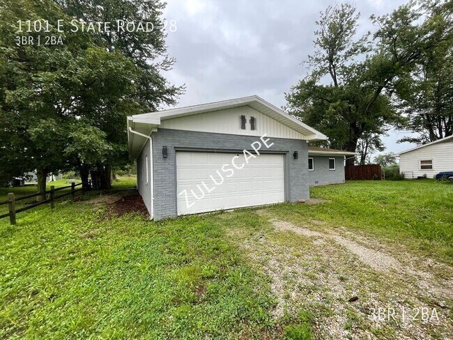 Building Photo - 1101 E State Road 28-