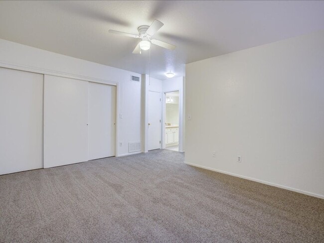 Building Photo - 2 Bedroom, 2 Bath
