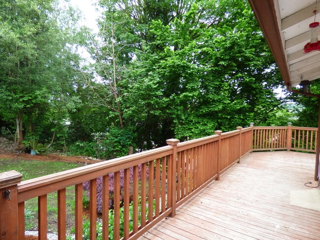 Building Photo - Charming West Seattle Rambler in the Priva...