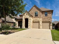 Building Photo - Welcome home to 621 Cavan!