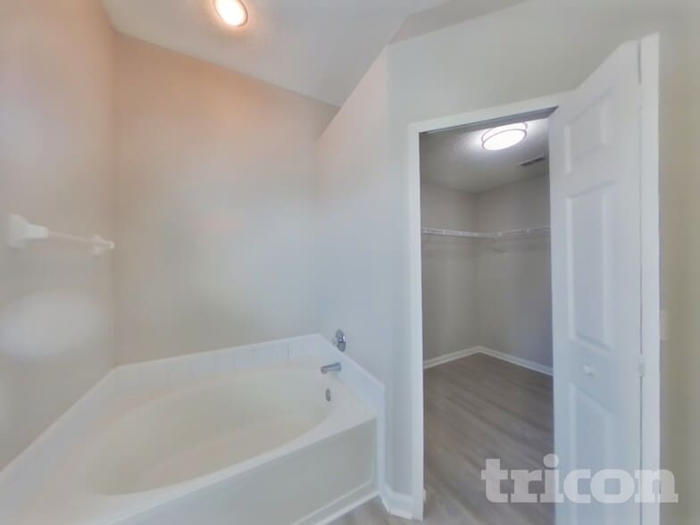 Building Photo - 3264 Abbeyfield Dr E
