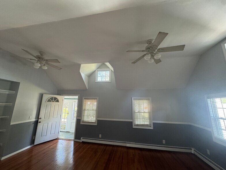 Building Photo - 110 N Country Rd