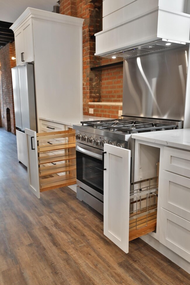 Building Photo - 370 S Washington Ave