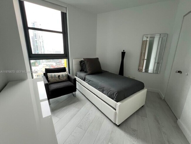 Building Photo - 501 NE 31st St