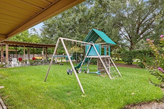 Building Photo - 7648 Broadview Dr