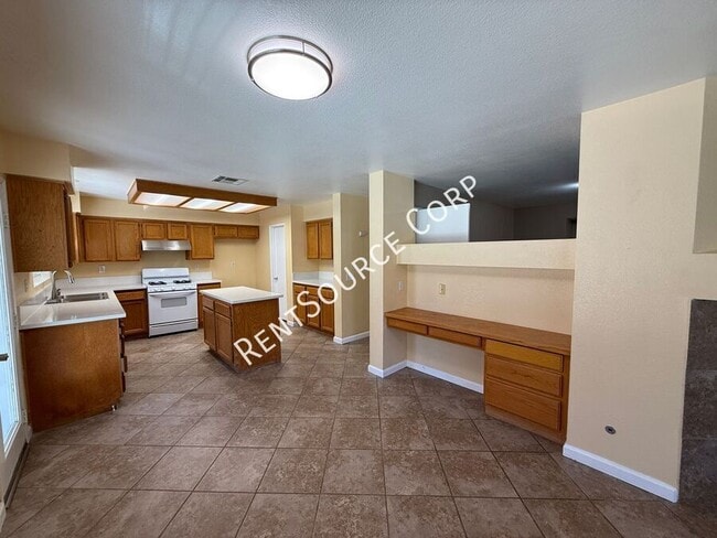 Building Photo - 1602 W Ave H-4