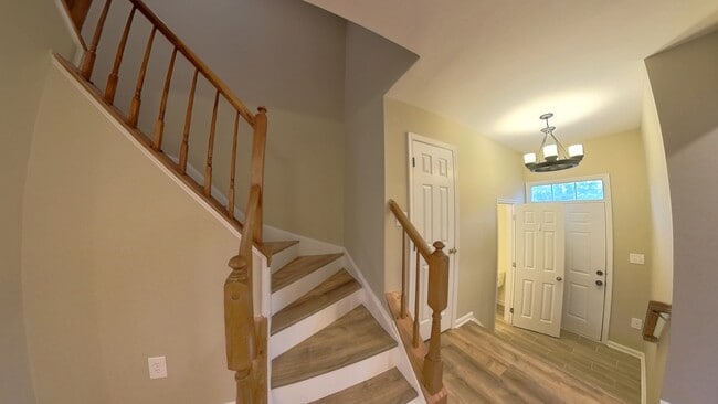 Building Photo - 12885 Hyannis Ln