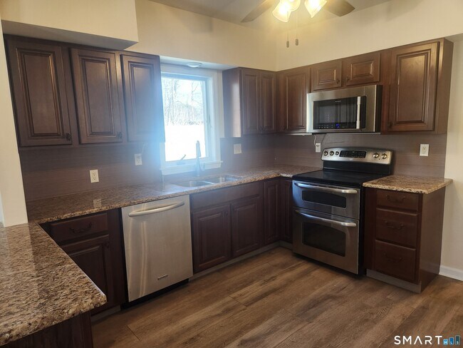 Building Photo - 2 Tolland Grn