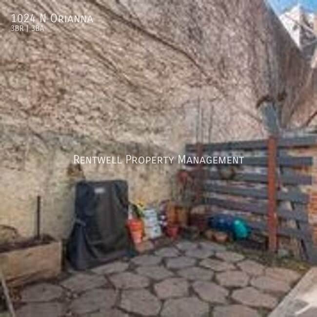 Building Photo - 1024 N Orianna-