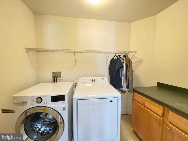 Building Photo - 5117 Sante Fe Ct