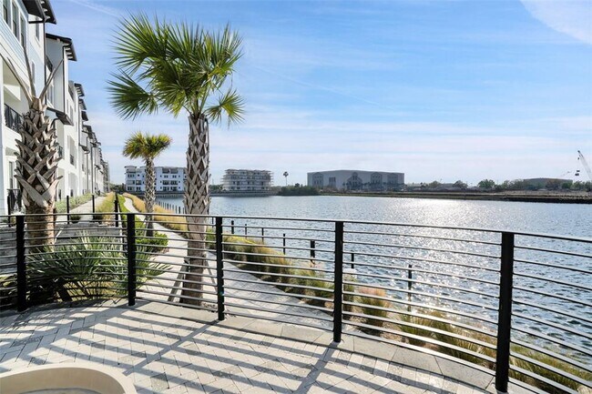 Building Photo - 5351 Bridge St