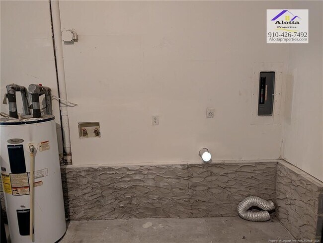 Building Photo - 482 Corning Pl