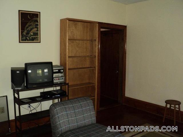 Building Photo - 36 Linden St