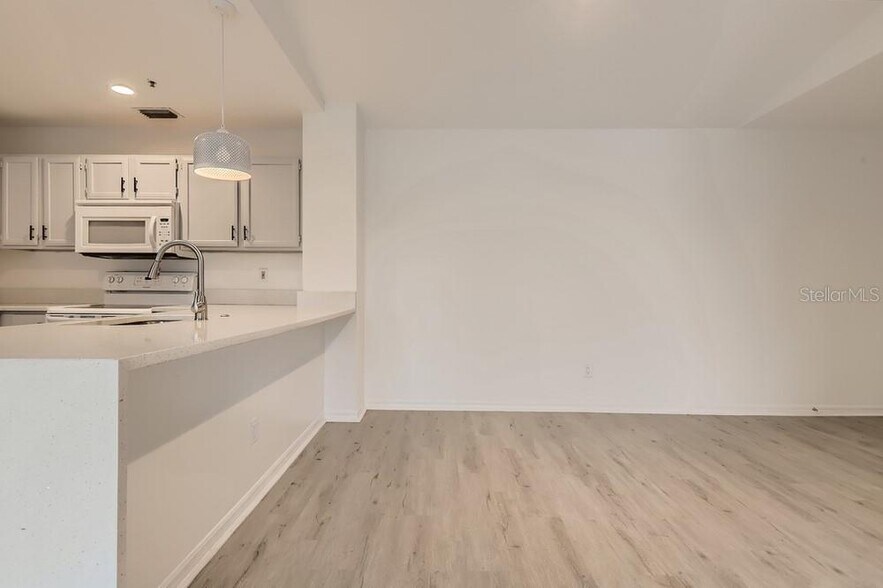 Building Photo - 4002 Crockers Lake Blvd