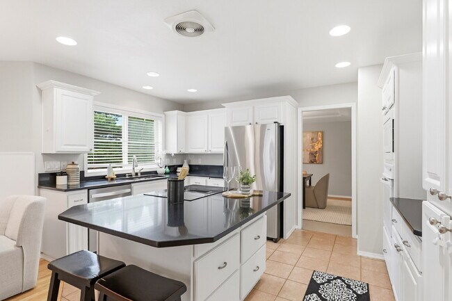 Building Photo - Elegant Executive Home in Desirable Camas – Minutes to SR-14, I-205 & Vancouver