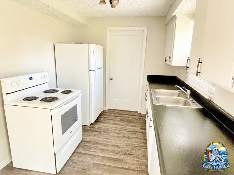 Building Photo - 2642 Debbie Ct