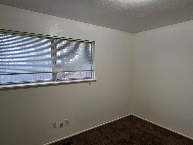 Building Photo - 231 Hawthorne St