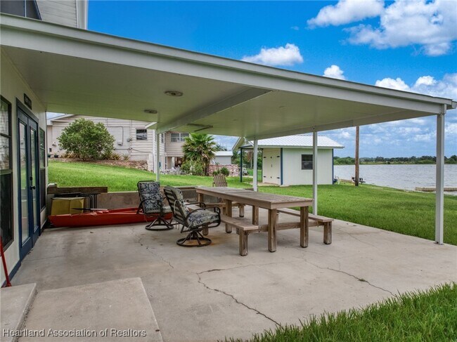Building Photo - 403 Lake Lotela Dr