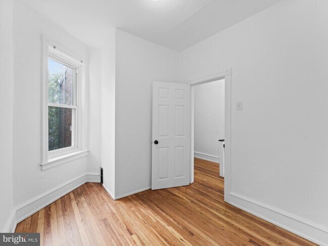 Building Photo - 1618 S 54th St