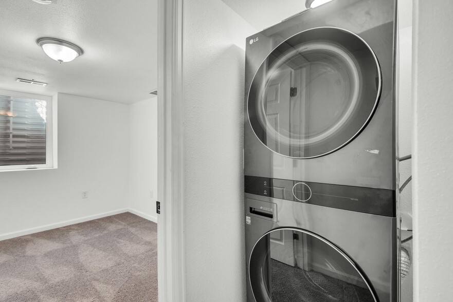 Building Photo - Move-in-ready Park Hill home with oversized yard for entertaining