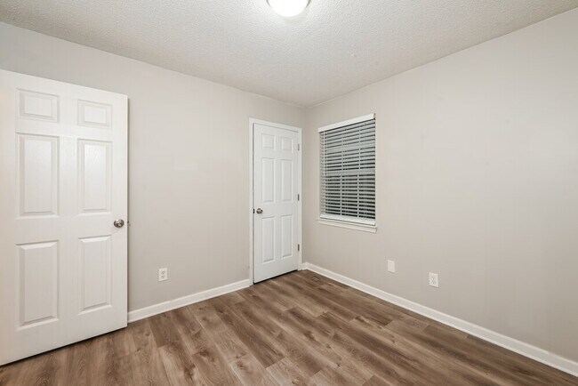 Building Photo - 1243 Shady Brook Ct