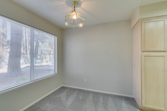 Building Photo - Ground Floor Condo for Rent