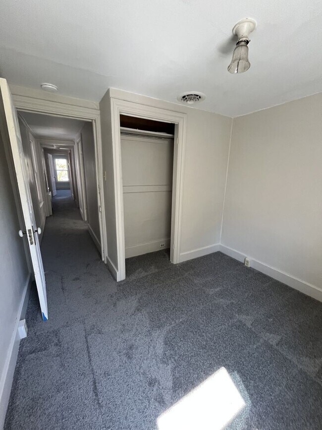 Building Photo - 236 E King St