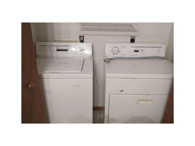 Building Photo - 202 NW J St