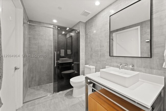 Building Photo - 6000 Collins Ave