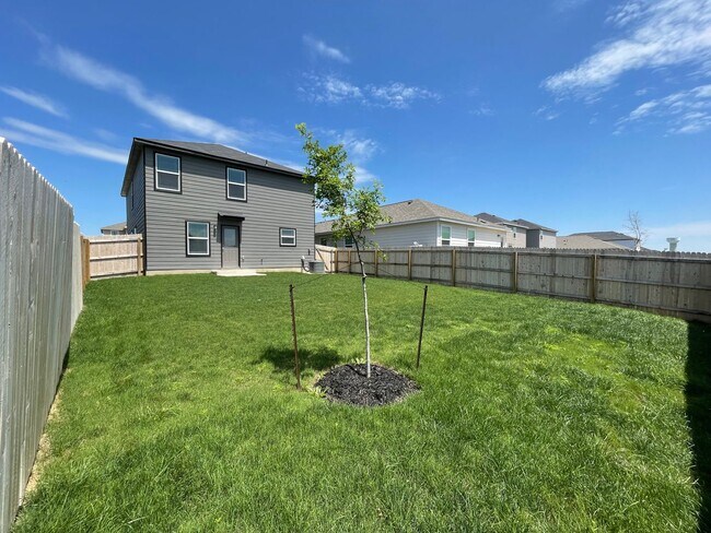 Building Photo - 4 Bdrm Home in Legend Heights, NBTX