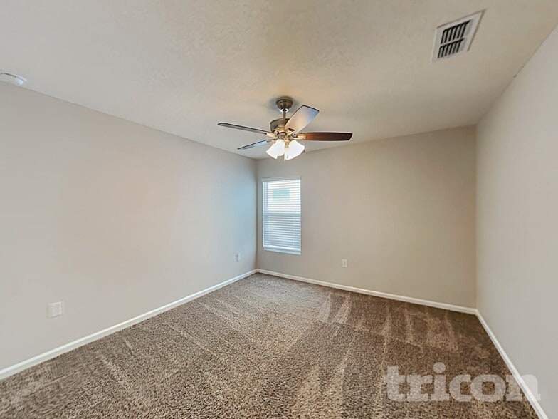 Building Photo - 8048 Meadow Walk Ln