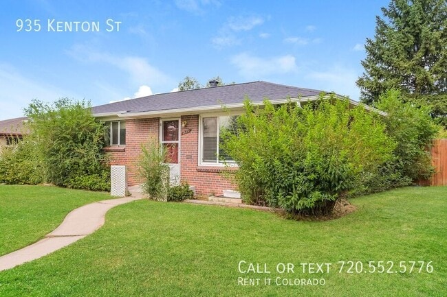 Building Photo - 935 Kenton St