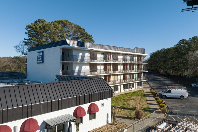 Building Photo - The Parc @ 75