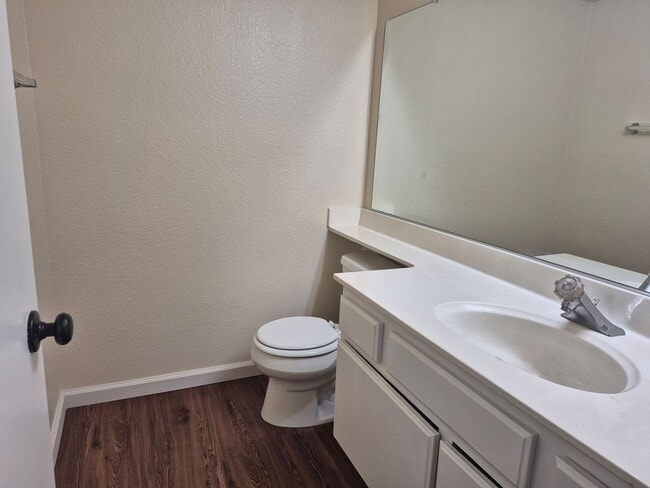 Building Photo - 3 bedroom 2.5 bath home