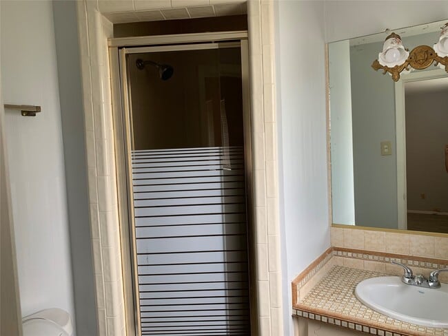 Building Photo - 11602 Roos Rd