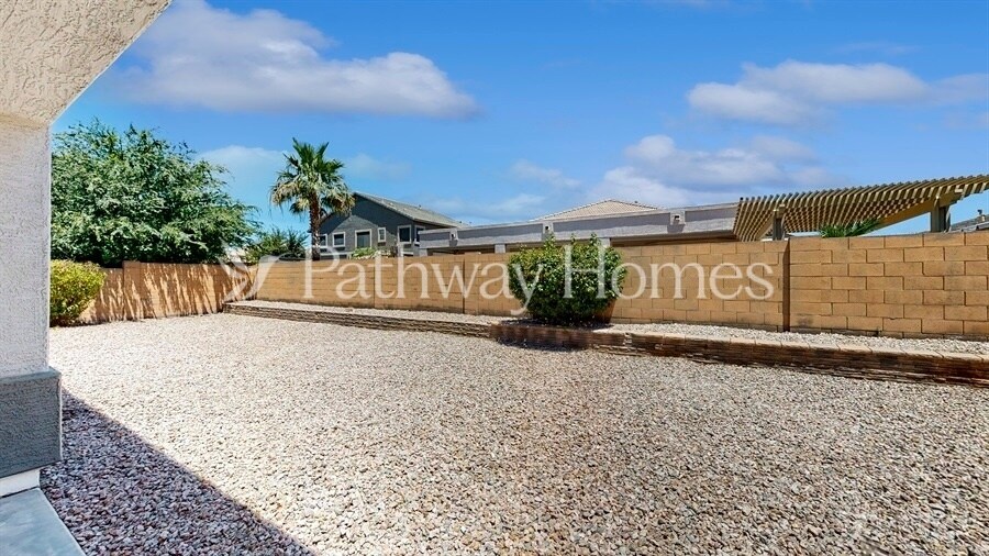 Building Photo - 43290 W Griffis Dr