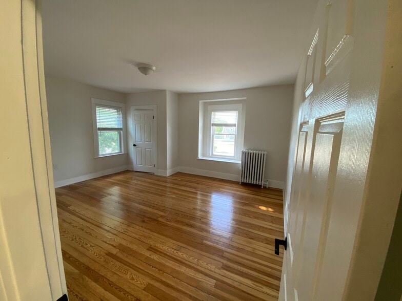 Building Photo - 17 Linden Pl